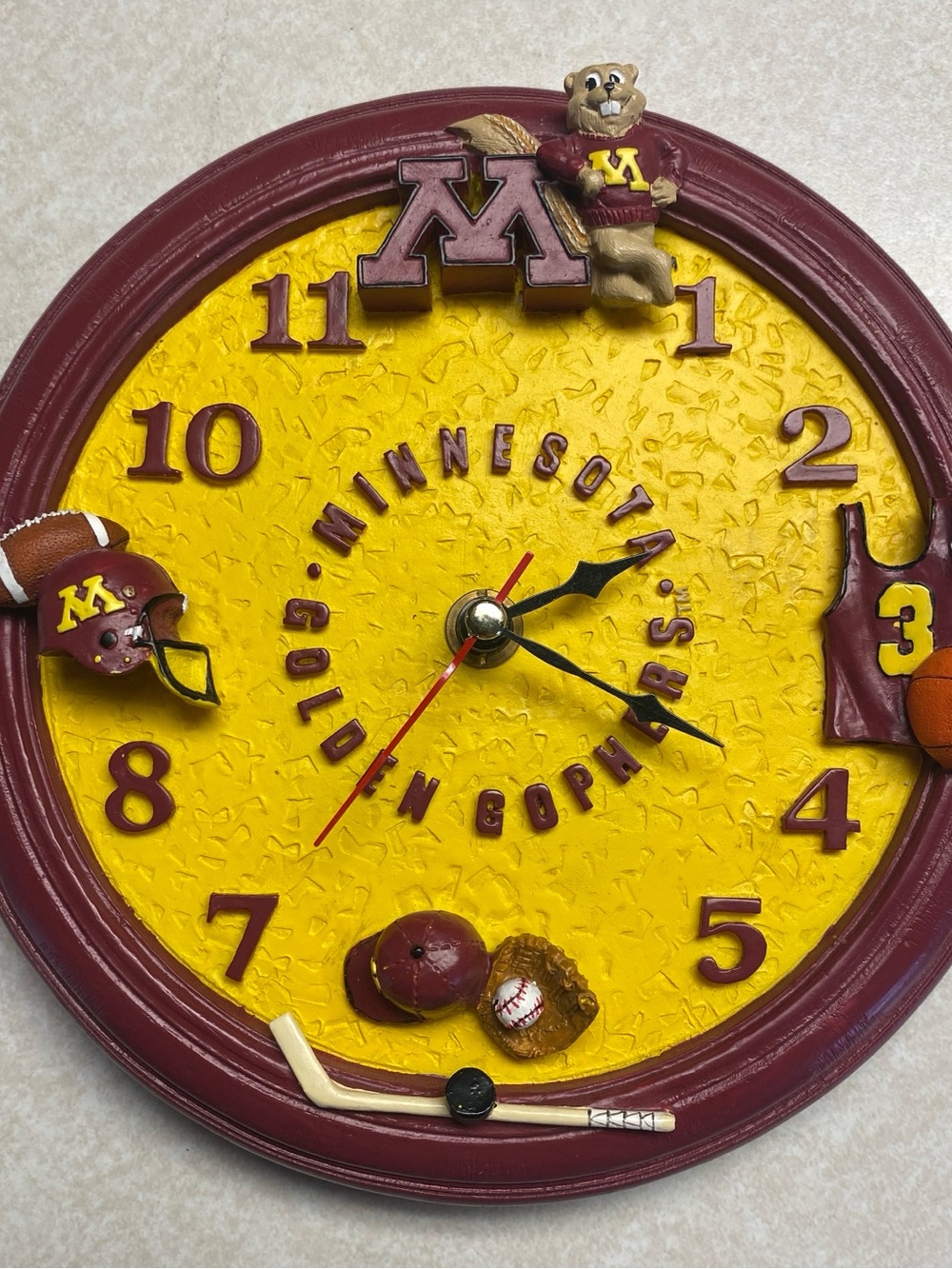 Minnesota Golden Gophers Maroon & Gold Wall Clock 7” working vintage